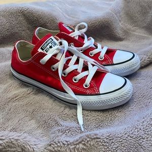 Converse All Star red low Chuck Taylor men’s/youth size 4 women’s 6.